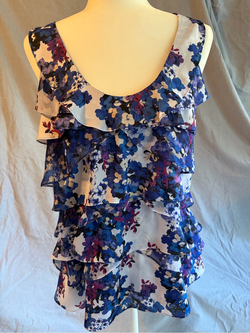 WHBM White House Black Market  
Women’s Blue Floral Ruffle Tank Top